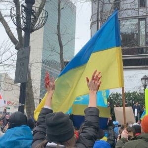 Charlie Plummer Instagram - 🇺🇦🇺🇦🇺🇦
please spread awareness and support 
big sis and her whole country need everyone
#saveukraine 
stop the war 
💛💙💛💙