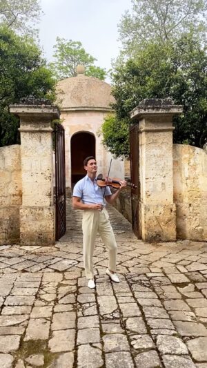 Charlie Siem Instagram - Puglia Paganini 🎻

.
#charliesiem #paganini #puglia #classicalmusic #violin #masseria #fyp