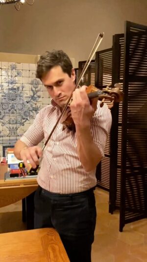 Charlie Siem Instagram - Can you guess the composer of this little excerpt? 🎻

#charliesiem #classicalmusic #violino #violin