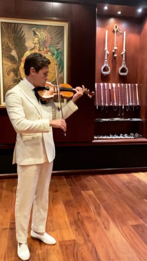 Charlie Siem Instagram - Warming up with some Bach in Mexico 

.
#violin #classicalmusic #bach #violino #fyp