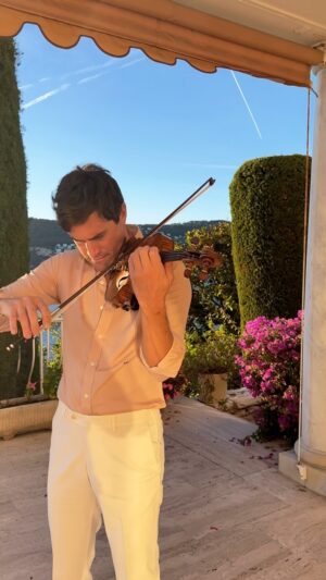 Charlie Siem Instagram - One of my favourite Paganini Caprices is no 15. This is a little bit of sparkle from the middle of it 

#paganini #violino #violin #classicalmusic