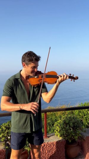 Charlie Siem Instagram - Which Paganini caprice is this? 

#violin #classicalmusic #paganini #charliesiem