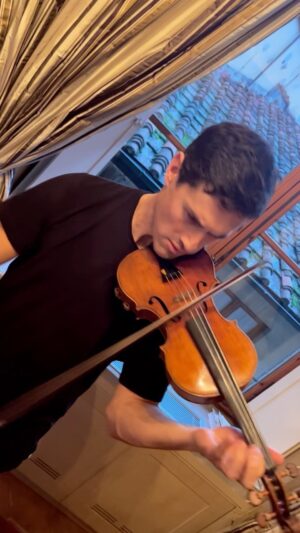 Charlie Siem Instagram - A bit of Grieg 🎻 

Just returned from recording this wonderful sonata with my friend Itamar Golan along with the Vaughan Williams A minor - excited to share with you later this year 

#violin #classicalmusic #grieg #violino #charliesiem #fyp