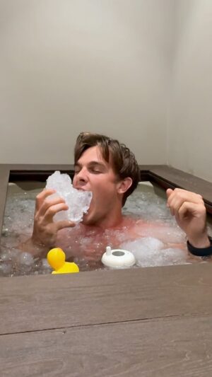 Charlie Taylor Instagram - Ice please 🧊