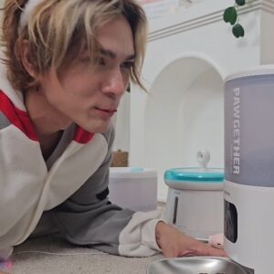 Charlie Trairat Instagram - แคปชั่นตามใจเพื่อนๆเลย 🤣🙏❤️❤️
#นวัตกรรมที่เติมเต็มทุกวินาทีของกันและกัน #pawgether