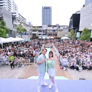 Charlie Trairat Instagram - ดีใจมากๆครับ อีเว้นท์คู่ครั้งแรก 🙏❤️❤️ 
ได้ทำงาน กับยูเซอรินเป็นแบรนด์แรก ในงาน #EucerinAcneSOSxCharmin เรื่องสิวรอไม่ได้ เรื่อง ❤️ ก็เช่นกัน🥰 ผมขอขอบคุณแฟนคลับทุกคนที่เดินทางมาให้กำลังใจเรากันมากๆนะครับ และร่วมกิจกรรมสนุกๆกัน 🙏❤️ 
เพื่อนๆอย่าลืมไปลอง Eucerin SOS Serum รับรองว่าสิวหายแบบเร่งด่วนใน 8 ชม. แน่นอน ครับผม 🥰🥰🙆

และเร็ว ๆ เรามีนัดกันอีกแน่นอน คอยติดตามน้า
#EucerinThailand 
#EucerinAcneSOSxCharmin 

((ดีใจด้วยครับ กามิน))🥰🙏