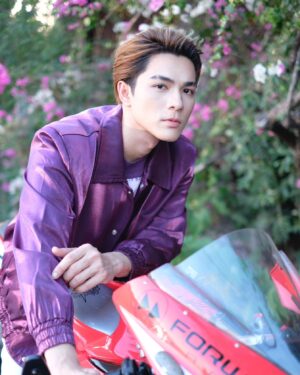 Charlie Trairat Instagram - ขี้เก๊กจริงๆ 🤣🤣🥰❤️🙏