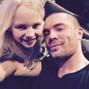 Charlie Weber Instagram - My niece insisted I take a picture of us...... this is it 🙂
