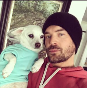 Charlie Weber Instagram - Happy New Year!!!
I hope your wildest dreams come true!
Nap and I have a New Years resolution to try and work out our creative differences and get the band back together.
We’ll keep you posted…😎🐶🎸❤️
