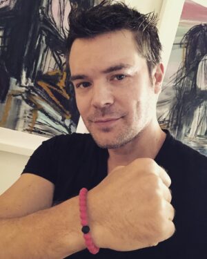 Charlie Weber Instagram - As always I’m proud to support @stjude and their #30daysforstjude campaign.
They are doing amazing work and if you’d like to help you can get a new St. Jude lokai bracelet like mine at lokai.co/stjude 
Thank you!❤️
StJude.org/30Days