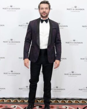 Charlie Weber Instagram - An honor, yet again, to present at The Valor Awards in DC this past weekend. 
Happy Veteran’s Day. 
Thank you to all those in the military who have served and are serving this country.