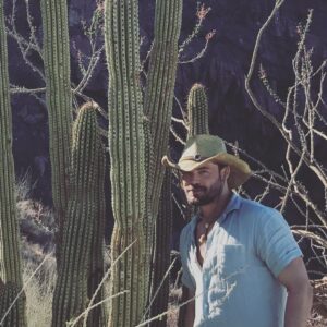 Charlie Weber Instagram - I'm not necessarily going for a 'Desert Cowboy' thing here but.... I think it's working.....🌵🤠