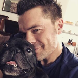 Charlie Weber Instagram - Gettin' in some quality time with this little monster.....🙂