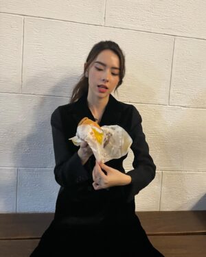 Charlize Lamb Instagram - 21歲過得很精彩，就這樣22歲來了🌺