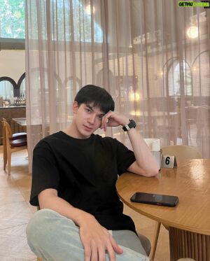 Charoenchai Khantichaikhajohn Instagram - ถ้าเธอไม่ชอบหน้าร้อน มาชอบหน้าเราก็ได้นะ 🤭
