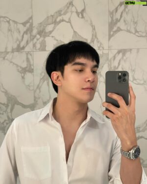 Charoenchai Khantichaikhajohn Instagram - Officially 20 🌚🌝 หวังว่าตัวเองจะโตขึ้นและดูแลคนข้างๆได้ ใช้ชีวิตได้อย่างดีไม่กังวลอะไรมากจนเกินไป เมื่อไรที่ล้มก็ลุกขึ้นมาได้ไวที่สุด ยิ้มให้กับตัวเองได้ในทุกๆวัน ขอบคุณคนรอบตัวทุกคนที่ยังอยู่ด้วยกันถึงวันนี้