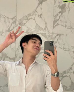 Charoenchai Khantichaikhajohn Instagram - Officially 20 🌚🌝 หวังว่าตัวเองจะโตขึ้นและดูแลคนข้างๆได้ ใช้ชีวิตได้อย่างดีไม่กังวลอะไรมากจนเกินไป เมื่อไรที่ล้มก็ลุกขึ้นมาได้ไวที่สุด ยิ้มให้กับตัวเองได้ในทุกๆวัน ขอบคุณคนรอบตัวทุกคนที่ยังอยู่ด้วยกันถึงวันนี้
