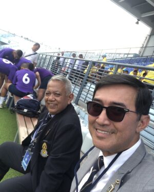 Chatchai Plengpanich Instagram - พี่นวยที่รัก ผมได้เจอพี่นวยครั้งแรกสมัยป.๕ ตอนเข้าโรงเรียน ภ.ป.ร. ราชวิทยาลัยวันแรกๆ ภาพแรกคือพี่นวยขึ้นกระดานดำสอนน้องๆเรื่องตำแหน่งหน้าที่ของทีมรักบี้บนหอนอน นั่นคือภาพแรกและและยังมีภาพต่อๆมาอีกมากมายที่เป็นภาพยนตร์ประทับเรื่องยาวที่ผมได้สัมผัสกับพี่นวยลูกผู้ชายสายเลือดราชวิทย์ กราบพี่นวยด้วยความเคารพรัก พี่จะอยู่ในใจผมตลอดไปครับ