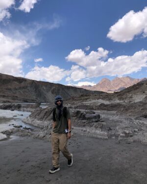 Chatpong Nattapong Instagram - ขอ ห้า คำ… !!! 🏔️⛰️💦

#india #lehladakh #indialehladakh #sangam #sangamriver #changlapass #changla #khardungla #khardunglapass #alchimonastery #lamayuru #lamayurumonastery #hundersanddunes #reels #diskitgompa #nubravalley #nubra #pangong #pangongtso #pangonglake #mountains #outside #outfitoftheday #ootd #selfie #reelsinstagram #naturephotography #nature #travel #goodvibes