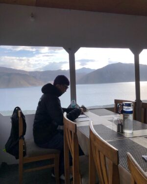 Chatpong Nattapong Instagram - ขอ ห้า คำ… !!! 🏔️⛰️💦

#india #lehladakh #indialehladakh #sangam #sangamriver #changlapass #changla #khardungla #khardunglapass #alchimonastery #lamayuru #lamayurumonastery #hundersanddunes #reels #diskitgompa #nubravalley #nubra #pangong #pangongtso #pangonglake #mountains #outside #outfitoftheday #ootd #selfie #reelsinstagram #naturephotography #nature #travel #goodvibes