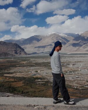 Chatpong Nattapong Instagram - ขอ ห้า คำ… !!! 🏔️⛰️💦

#india #lehladakh #indialehladakh #sangam #sangamriver #changlapass #changla #khardungla #khardunglapass #alchimonastery #lamayuru #lamayurumonastery #hundersanddunes #reels #diskitgompa #nubravalley #nubra #pangong #pangongtso #pangonglake #mountains #outside #outfitoftheday #ootd #selfie #reelsinstagram #naturephotography #nature #travel #goodvibes