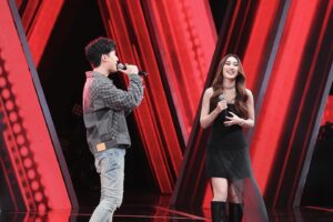 Chawinroj Likitchareonsakul Instagram - ใครได้ดู "The Wall Song" บ้างน้าา 👀💕 แอบไปเซอร์ไพรส์น้อง @bestkamsing มาด้วยแหละ ดีใจที่ได้เจอเบสนะค้าบบ 🎤❤️ #TheWallSong #ร้องข้ามกำแพง