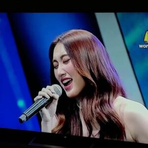 Chawinroj Likitchareonsakul Instagram - ใครได้ดู "The Wall Song" บ้างน้าา 👀💕 แอบไปเซอร์ไพรส์น้อง @bestkamsing มาด้วยแหละ ดีใจที่ได้เจอเบสนะค้าบบ 🎤❤️ #TheWallSong #ร้องข้ามกำแพง