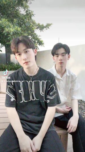 Chawinroj Likitchareonsakul Instagram - Hey bro ! 🫰🏻🖤