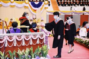 Chawinroj Likitchareonsakul Instagram - ขอพระองค์ทรงพระเจริญ 🙏🏻💜 | ๒๕ พฤษศจิกายน ๒๕๖๓