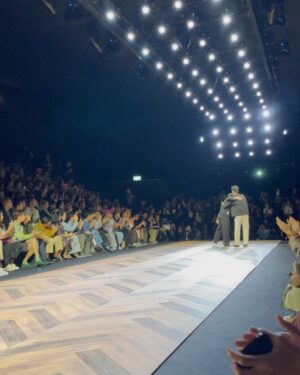 Chawinroj Likitchareonsakul Instagram - What a great show and stunning look from @polpatasava @moo.moo.things 👏🏻🖤

#MOO
#BIFW2023
#MOOBIFW23
#MOOMOOTHINGS
#SiamParagonBIFW2023
#WorldClassExperience