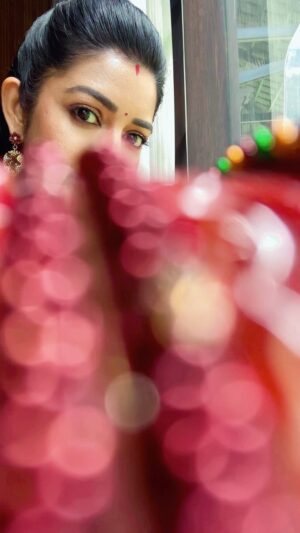 Chaya Singh Instagram - Obsession for bangles

This is for all my INSTAFAM, thank u all and love you 

#reels #justlikethat