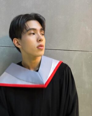 Chayapol Jutamas Instagram - 🎉จบแล้ววววครับ 🎓🎉
You are invited to my graduation ceremony 👨‍🎓✨
🗓️ Friday 22nd December 2023
⏰ At 12:00 onwards
📌 Srinakharinwirot  University Asoke
❤️Hope to see you all 📸