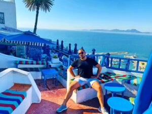 Chedi Amir Instagram - ‘’ Tes souvenirs se voilent
Ça fait comme une éclipse
Une nuit plein d'étoiles
Sur le port de Tunis
Le vent de l'éventail
De ton grand-père assis
Au Café des délices ‘’
— Patrick Bruel

#tunisia #tunisie #tunis #sidibousaid #sidibou #cafedesdelices #patrickbruel