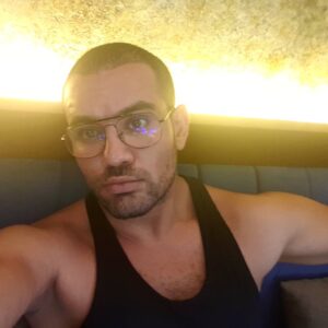 Chedi Amir Instagram - The truly #free #man is the one who can turn down an invitation to dinner without giving an excuse @chedi.amir 
#blackandwhite  #gym #happy #lifestyle #chediamir