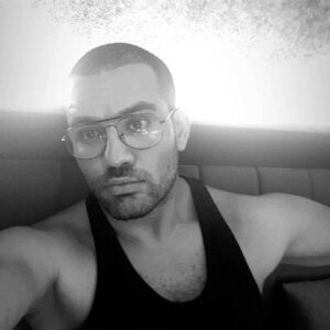 Chedi Amir Instagram - The truly #free #man is the one who can turn down an invitation to dinner without giving an excuse @chedi.amir 
#blackandwhite  #gym #happy #lifestyle #chediamir
