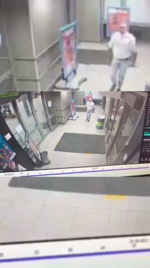 Cheick Kongo Instagram - When combat sport saves life.
Security officer brilliantly managed to neutralize an individual armed with a knife.
He landed in the supermarket while uttering racist insults.
Morocco brother at its best🙌🏿🔥✨👌🏿