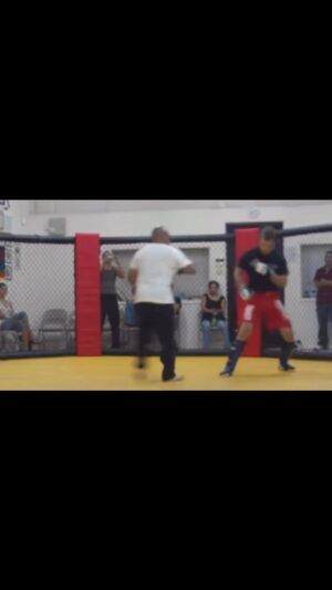 Cheick Kongo Instagram - The satisfaction when you allow big mouths to complete your training routine. 
Be welcome to exchange and fight to express your opinion, better than sending weird messages or comment. Rare are the braves who will show up. I didn’t receive any bad comment but it’s interesting to remind it 😂🤣