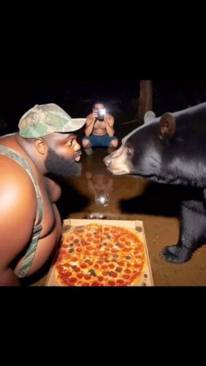 Cheick Kongo Instagram - After fighting with Crocus, @rampage4real did it again with Bearus telling him he can’t have the pizza anymore and no more cheat meals. Here is one the fact who pushed  lil’brother on diet.
#thepizzazmine 
🤦🏿‍♂️😖😅🤣 lil’brother