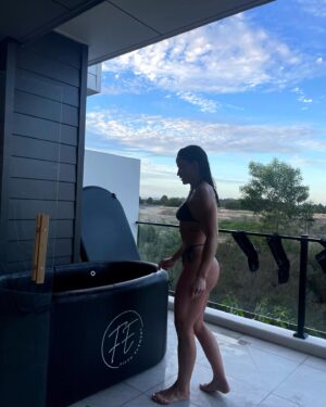 Chelsea Hackett Instagram - @fifthelementicebaths afternoons 🧖🏻‍♀️