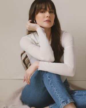 Chelsea Hobbs Instagram - 📷 Earlier this year with @lizrosa ✨

Just wanna say thanks for all of the love this past week. Feel pretty lucky to be doing what I do 30 years later. Your support makes it happen. ✨♥️✨