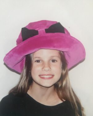 Chelsea Hobbs Instagram - Happy International Women’s Day from me before braces. 😁 Last week I cited a “strong woman” and my husband said, “I think all women are strong”. 

We truly are. I just want us all to know it. 😘

Let’s continue to fight for Women’s rights, Women’s health, be cheerleaders for each other, stand up for ourselves and strong examples for our daughters! 💕🌸💕 

 #womenshealth #internationalwomensday @jamesneate