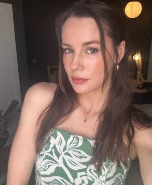 Chelsea Hobbs Instagram - 💕As a mom of four I’m on a mission to change, normalize and open the conversation about maternal mental health disorders. 

After my last (and scariest) pregnancy I suffered from ptsd and a wide range of emotions. I can now look back and say I wish I had more support and resources to process ♥️

💐This Mother’s Day let’s find a way to honour and give back to mothers by educating ourselves! 

Swipe to learn some startling facts, and maybe text a mom you love to see if they’re doing okay 💗 in furthering this conversation you could change or even save a life. 

💝Let’s not forget in so many cases women are raising the future generation so let’s support them! 

💕Thank you @previaalliance_ for all the work you do for women. 💕

#youhaventheard #maternalmentalhealth #momssupportingmoms #momlife #momlife #pregnancy #postpartum #momsofinstagram