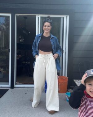 Chelsea Hobbs Instagram - Feeling springy hbu💐 🐥 ☀️