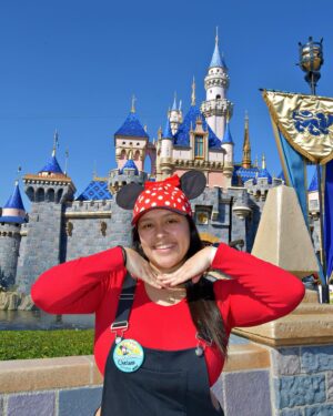 Chelsea Rendon Instagram - Starting my birthday week off at the happiest place on earth! #birthdaygirl #disneyland ❤️
P.S. my Birthday is on Friday lol