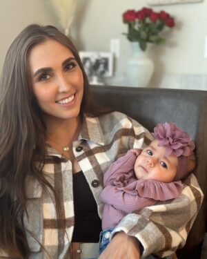 Chelsea Vale Instagram - Thank you baby girl for making me a mother. I may have given you life but YOU gave me life. I will never see the world the same again.  #ariarose 🌹