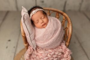 Chelsea Vale Instagram - 1 Month Old! I wish time would slow down already! You have given me so much joy little miss! 🩷🩷🩷🌹