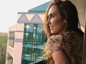 Chelsea Vale Instagram - “You cannot swim for new horizons until you have courage to lose sight of the shore” #quotes #quotestoliveby #actress #producer #excitedforthefuture 💋🎬
