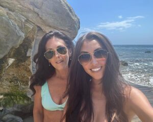 Chelsea Vale Instagram - Beach Days! 🌊🏝️