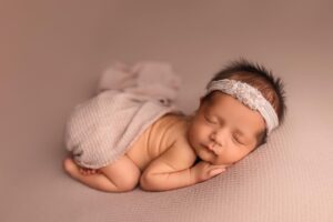 Chelsea Vale Instagram - 1 Month Old! I wish time would slow down already! You have given me so much joy little miss! 🩷🩷🩷🌹