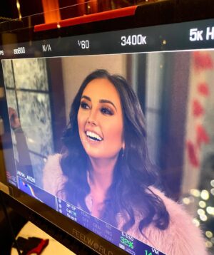Chelsea Vale Instagram - That’s a wrap on day 6! #MERRYEXMAS 🎬 #actress
